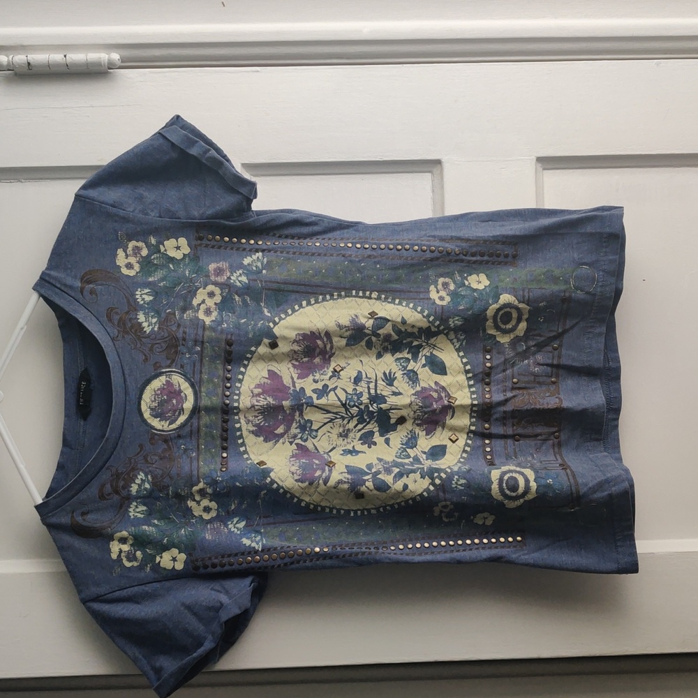 Art nouveau style floral motif t shirt with beading